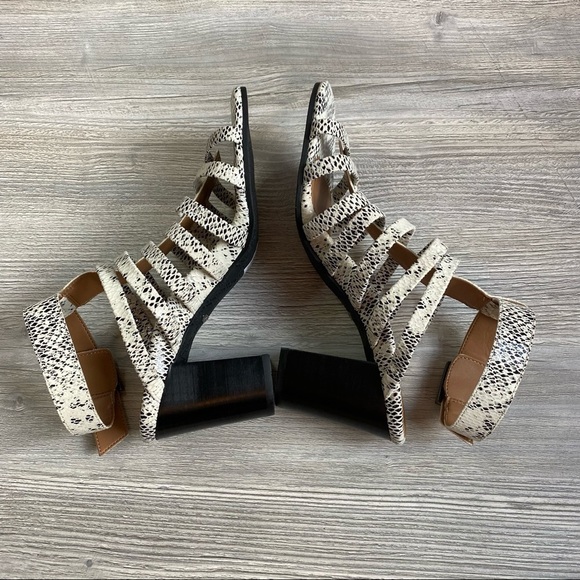 Vionic Sami woman’s heeled caged sandal in snake print 9 with ankle strap - Picture 8 of 16